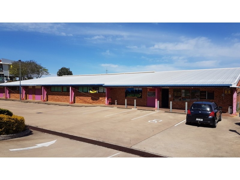 1/879 Ruthven Street, Kearneys Spring QLD 4350
