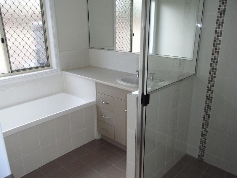 1 VISTA COURT, Withcott QLD 4352