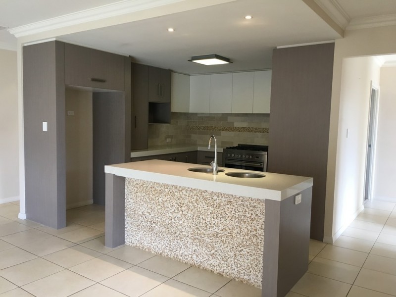 15 McCallum Court, Middle Ridge QLD 4350