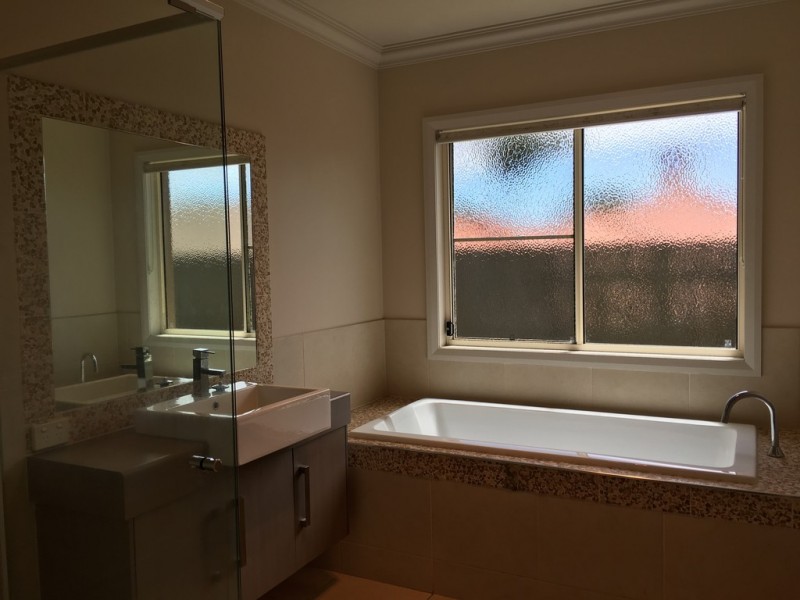 15 McCallum Court, Middle Ridge QLD 4350