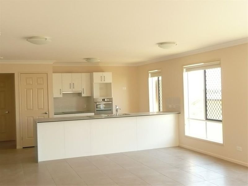 2/23 Winning Street, Glenvale QLD 4350