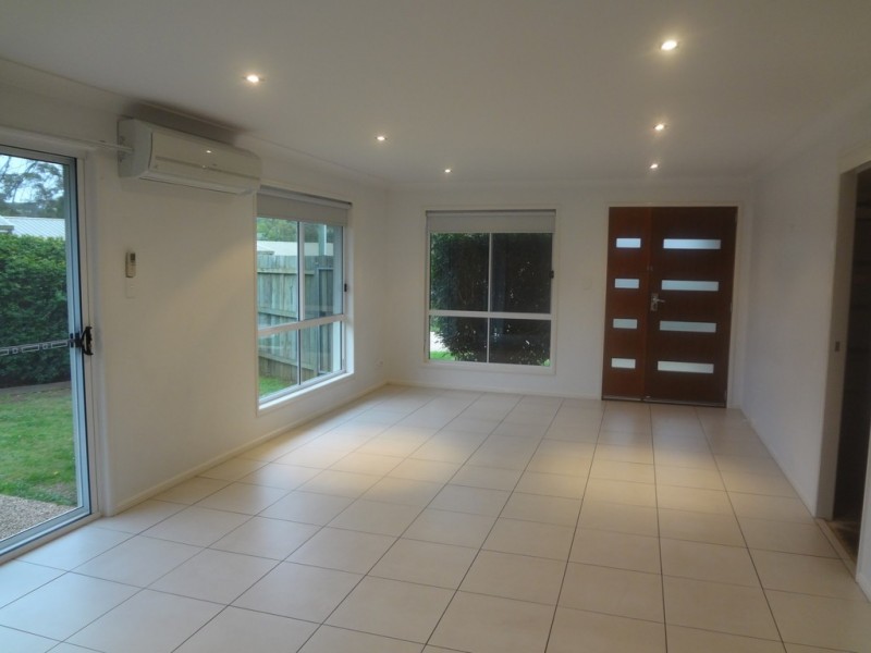 2/9 Whichello Street, Newtown QLD 4350