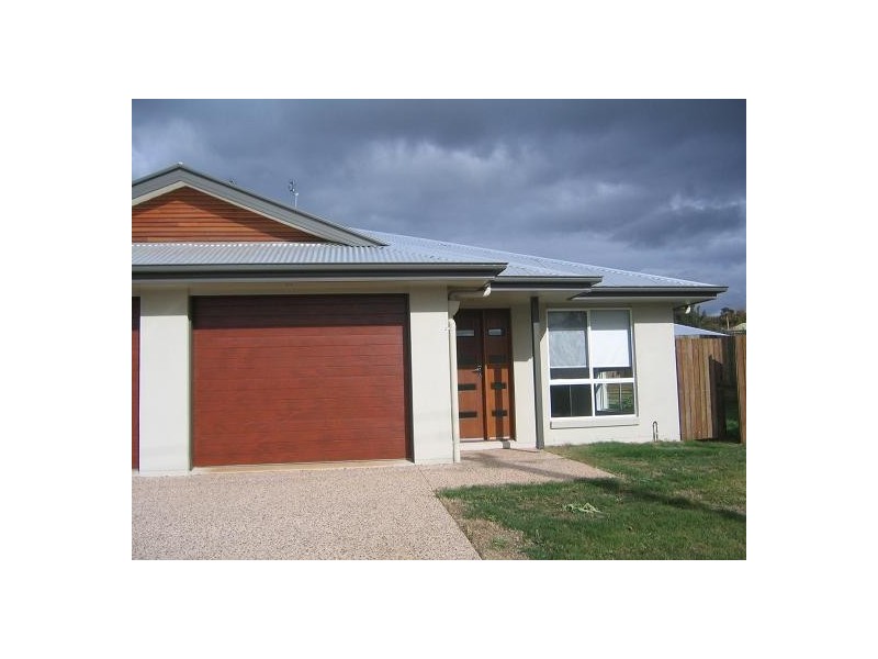 2/9 Whichello Street, Newtown QLD 4350