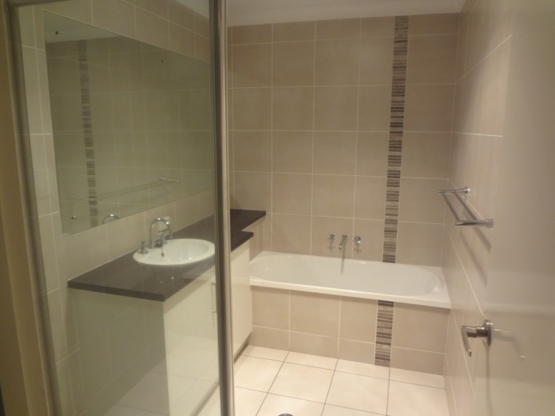 2/9 Whichello Street, Newtown QLD 4350