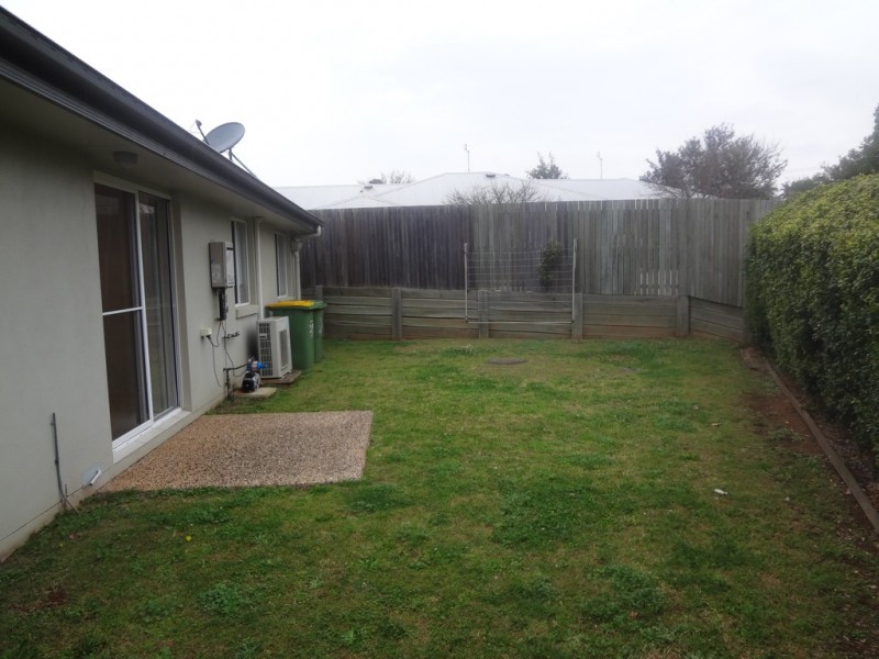 2/9 Whichello Street, Newtown QLD 4350