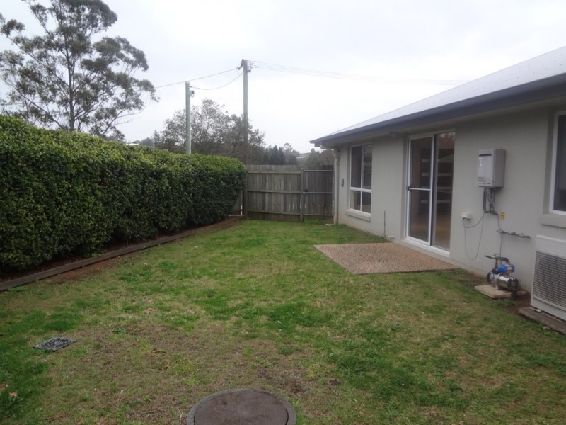 2/9 Whichello Street, Newtown QLD 4350