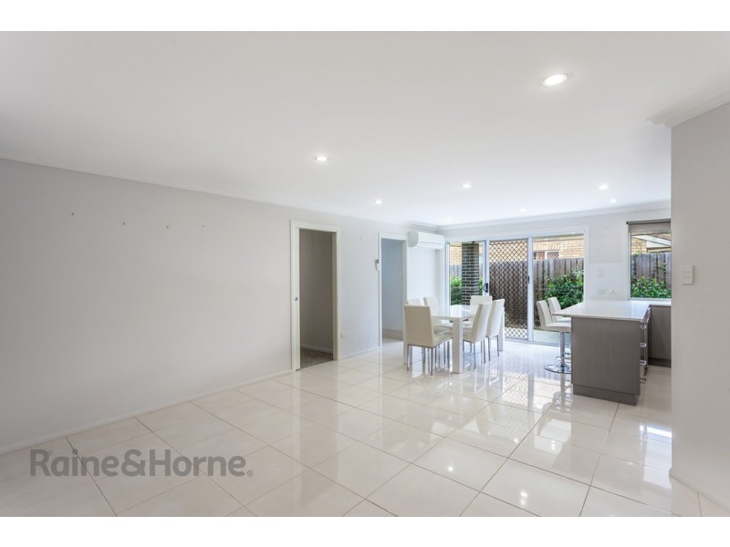 2/310A Hume Street, Centenary Heights QLD 4350