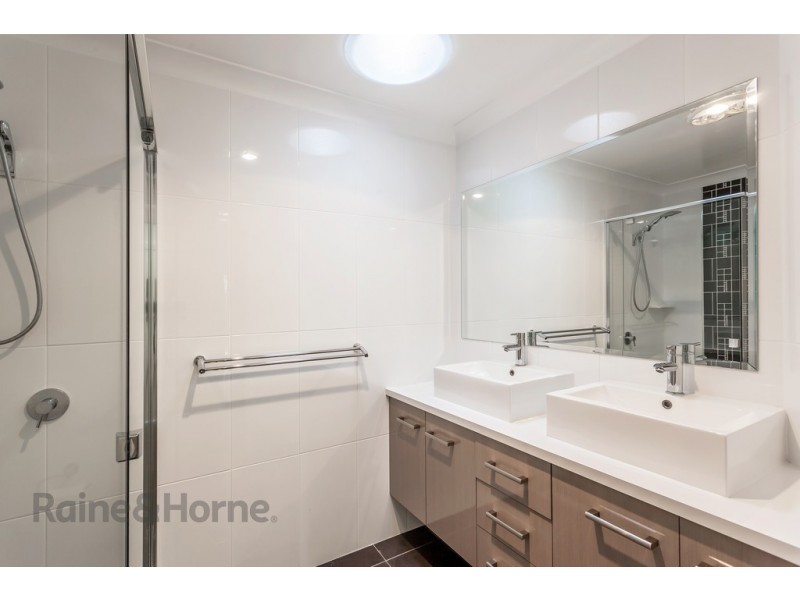 2/310A Hume Street, Centenary Heights QLD 4350