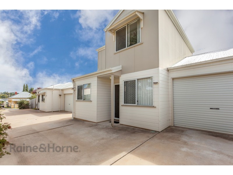 1-3/8 Allom Street, South Toowoomba QLD 4350