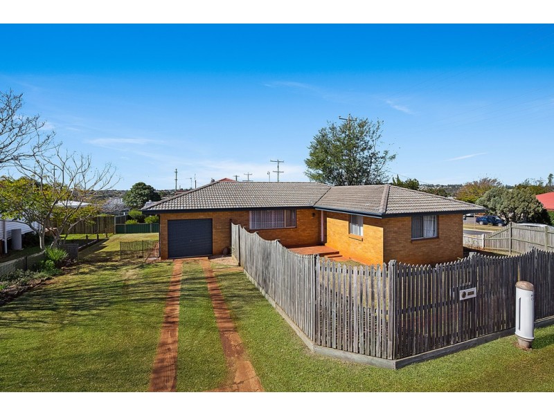328 West Street, Kearneys Spring QLD 4350