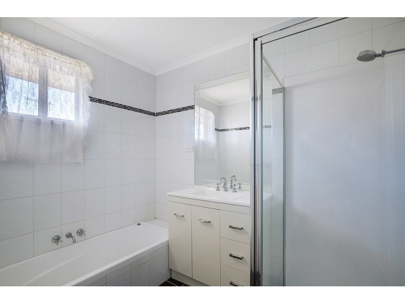 328 West Street, Kearneys Spring QLD 4350