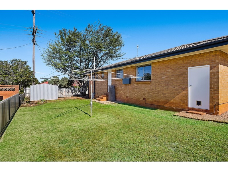 328 West Street, Kearneys Spring QLD 4350