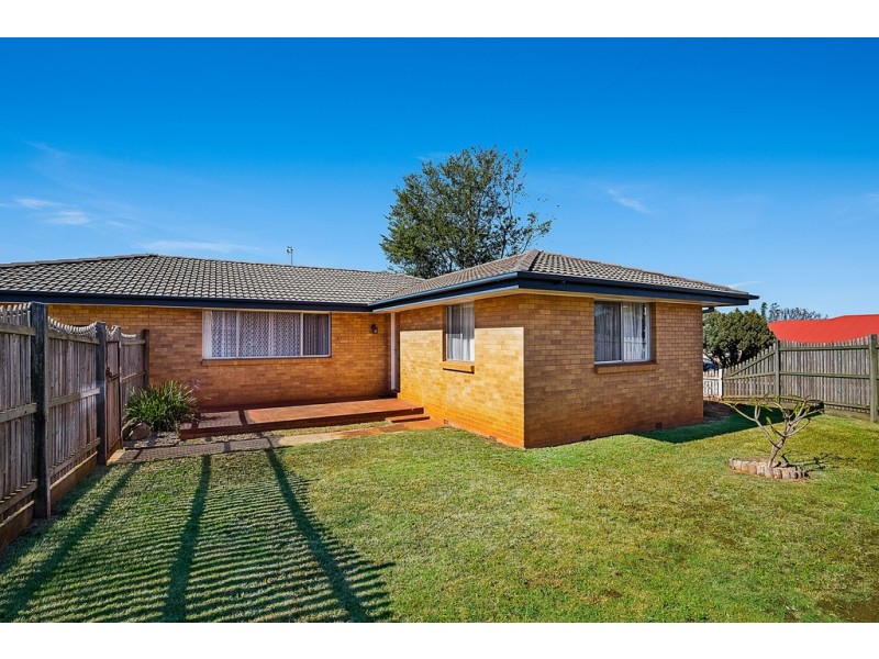 328 West Street, Kearneys Spring QLD 4350