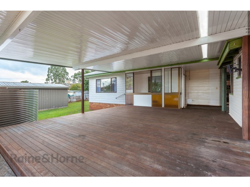 20 Welcombe Avenue, Rockville QLD 4350