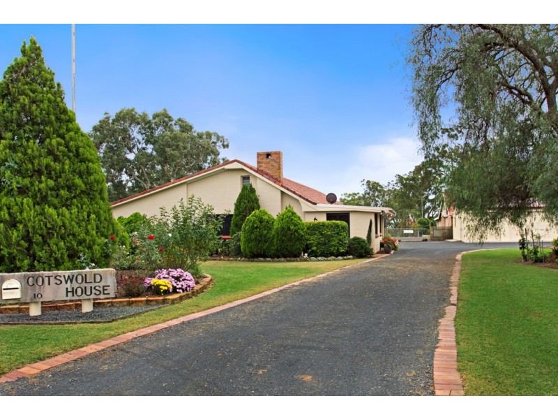 10 Cotswold Close, Cotswold Hills QLD 4350
