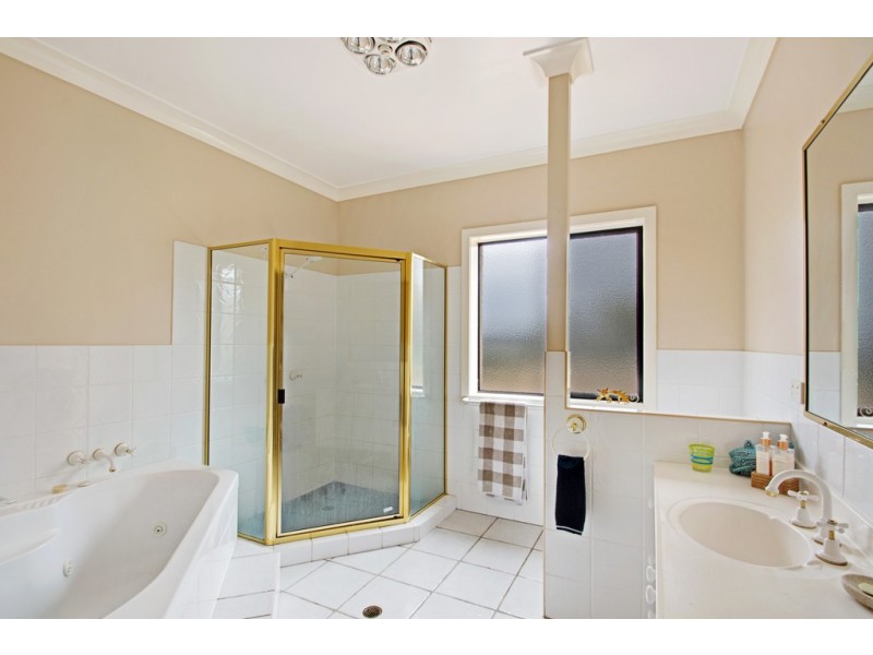 10 Cotswold Close, Cotswold Hills QLD 4350