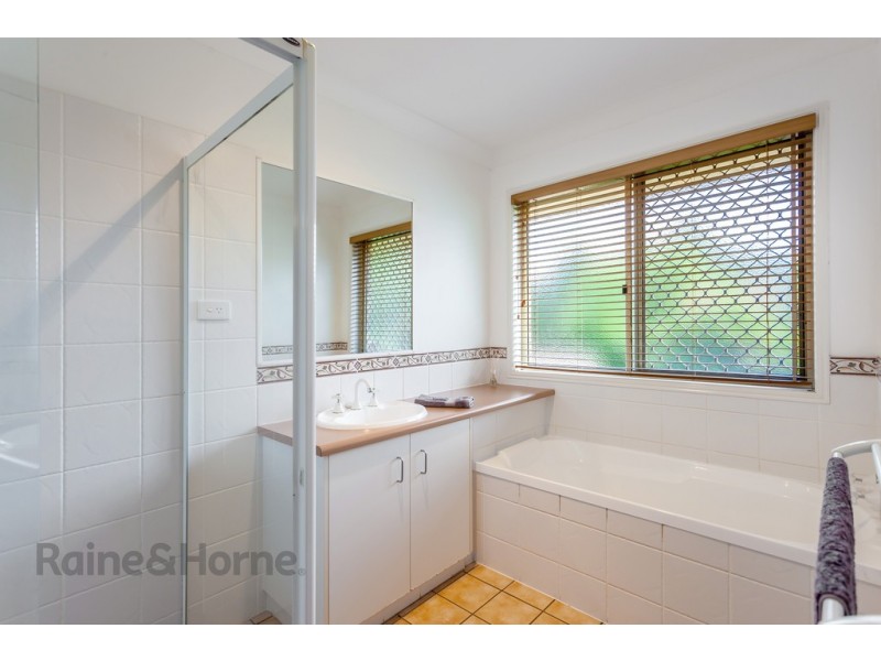 4 Bronwyn Court, Highfields QLD 4352