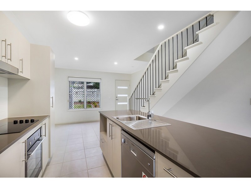 2/68 Alford Street, Mount Lofty QLD 4350