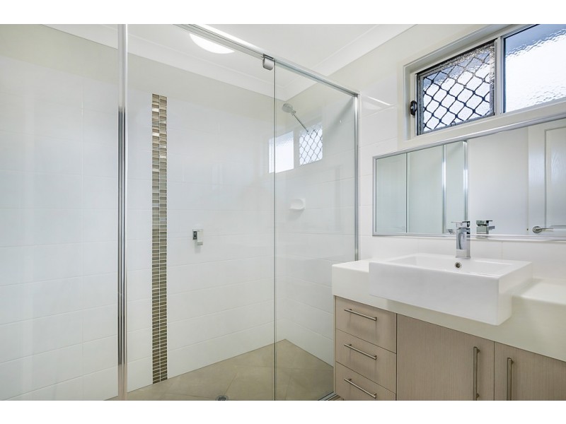 2/68 Alford Street, Mount Lofty QLD 4350
