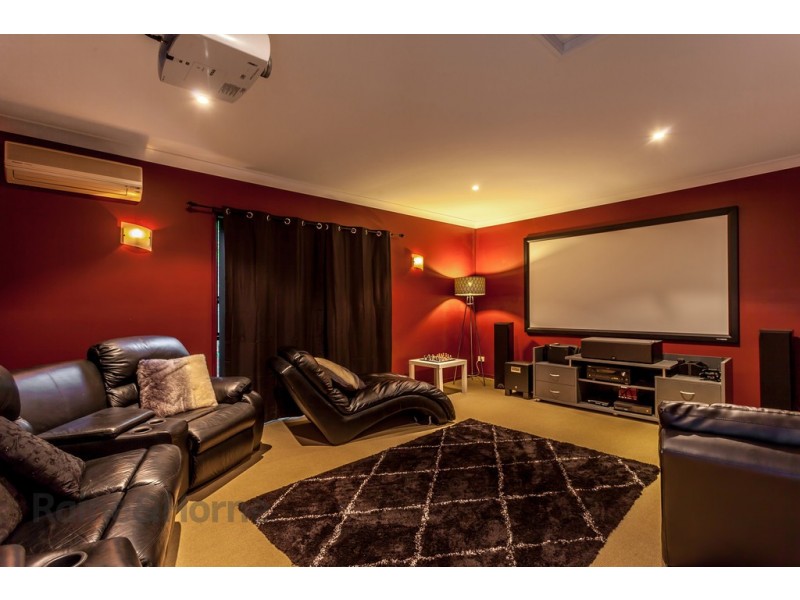 14 Banksdale Drive, Middle Ridge QLD 4350