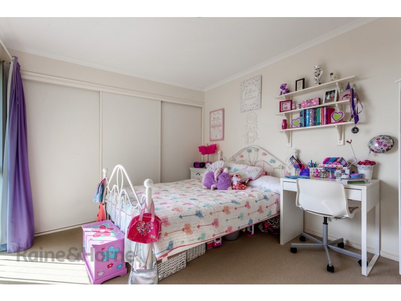 14 Banksdale Drive, Middle Ridge QLD 4350