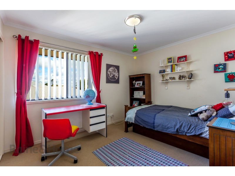 14 Banksdale Drive, Middle Ridge QLD 4350