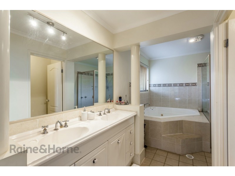 14 Banksdale Drive, Middle Ridge QLD 4350