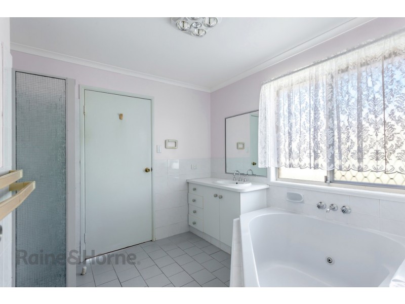 21 Moore Crescent, Wilsonton QLD 4350