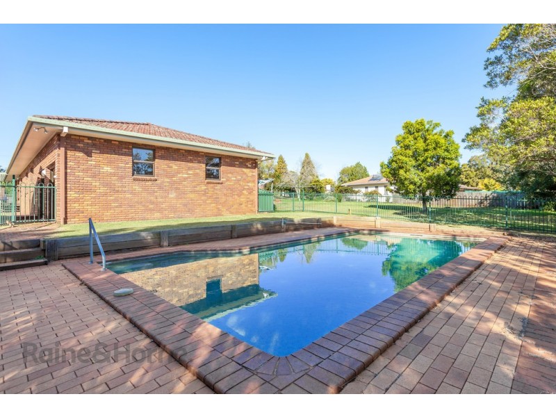 1 Golf Course Drive, Middle Ridge QLD 4350