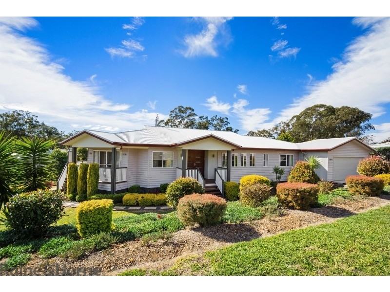 17 Traverston Court, Preston QLD 4352