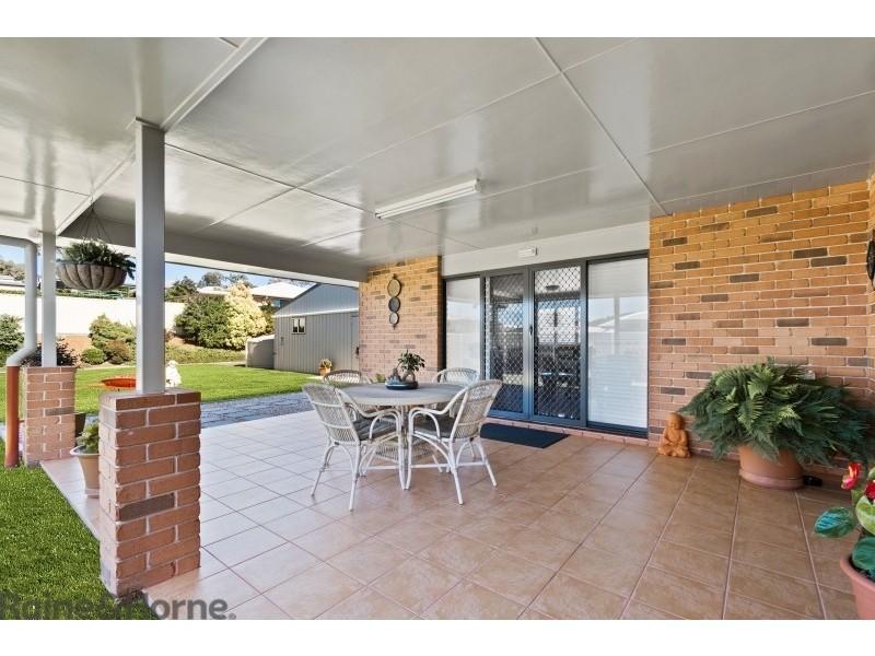 6 Gwenda Drive, Westbrook QLD 4350