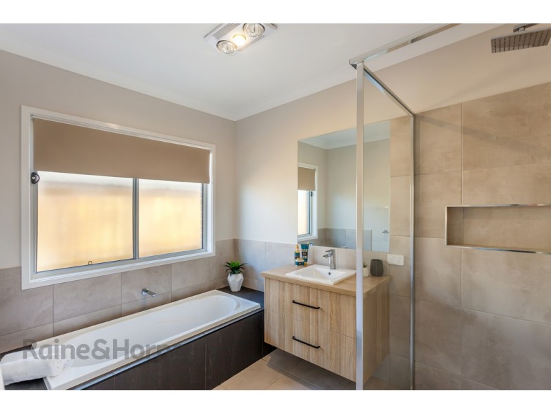 20 Meares Street, Kearneys Spring QLD 4350