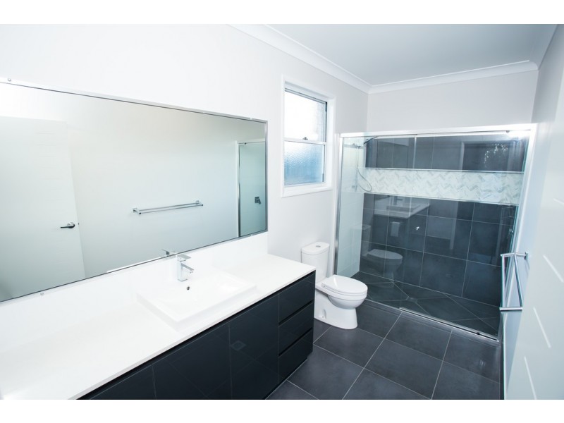 4 Mockridge St, Kearneys Spring QLD 4350