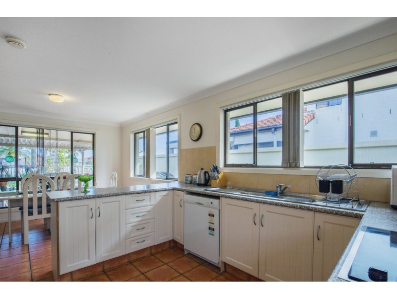 32 O’Grady Drive, Paradise Point QLD 4216