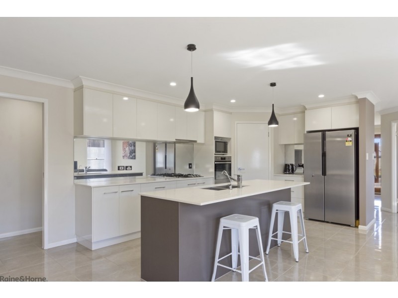 43 Renshaw Crescent, Kearneys Spring QLD 4350