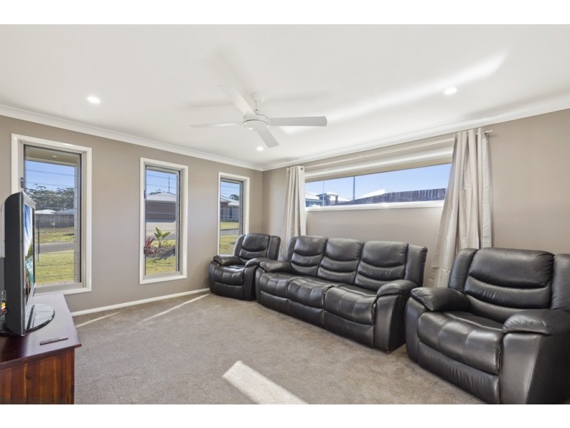 43 Renshaw Crescent, Kearneys Spring QLD 4350