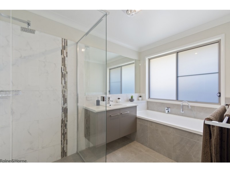 43 Renshaw Crescent, Kearneys Spring QLD 4350