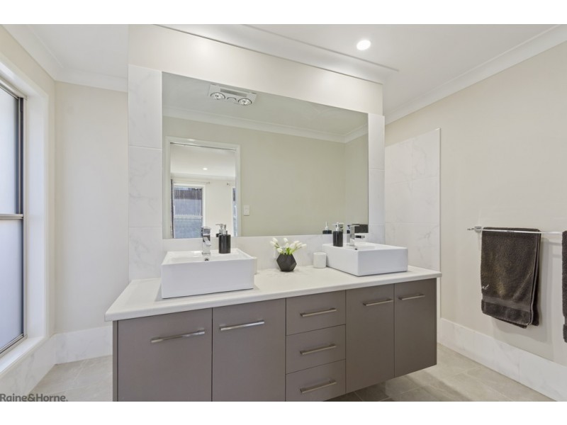 43 Renshaw Crescent, Kearneys Spring QLD 4350