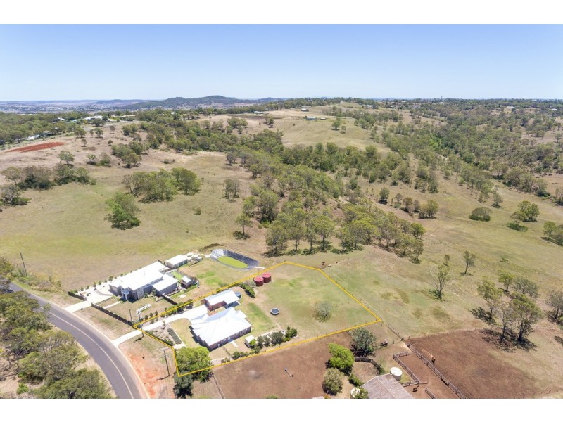 200 Postle Street, Mount Rascal QLD 4350
