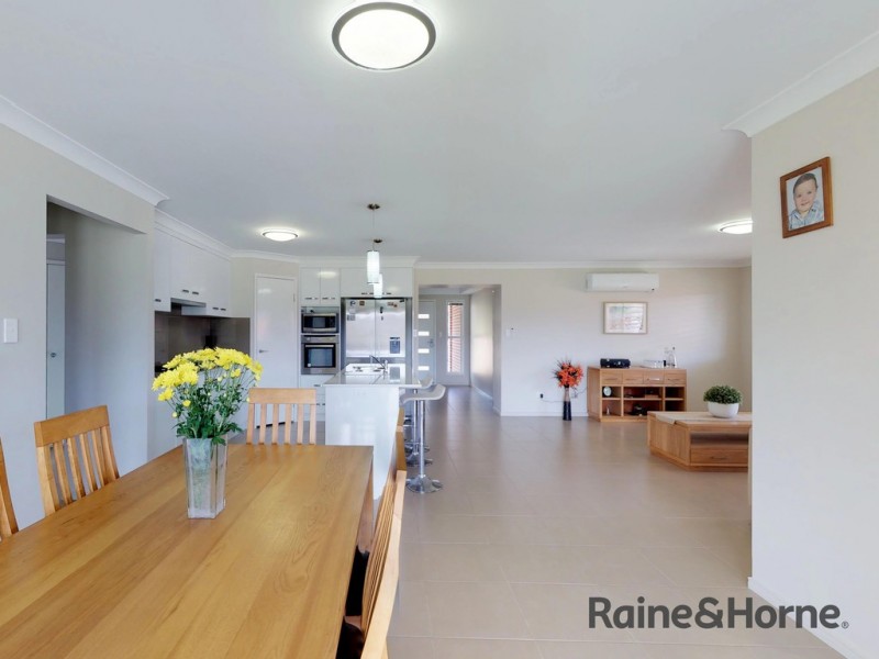 200 Postle Street, Mount Rascal QLD 4350