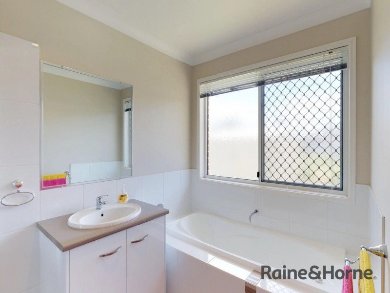 200 Postle Street, Mount Rascal QLD 4350