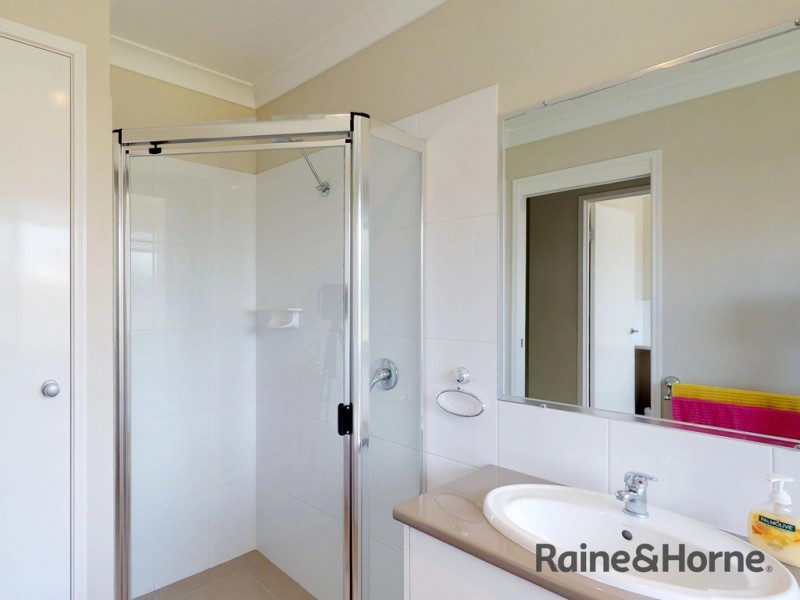 200 Postle Street, Mount Rascal QLD 4350