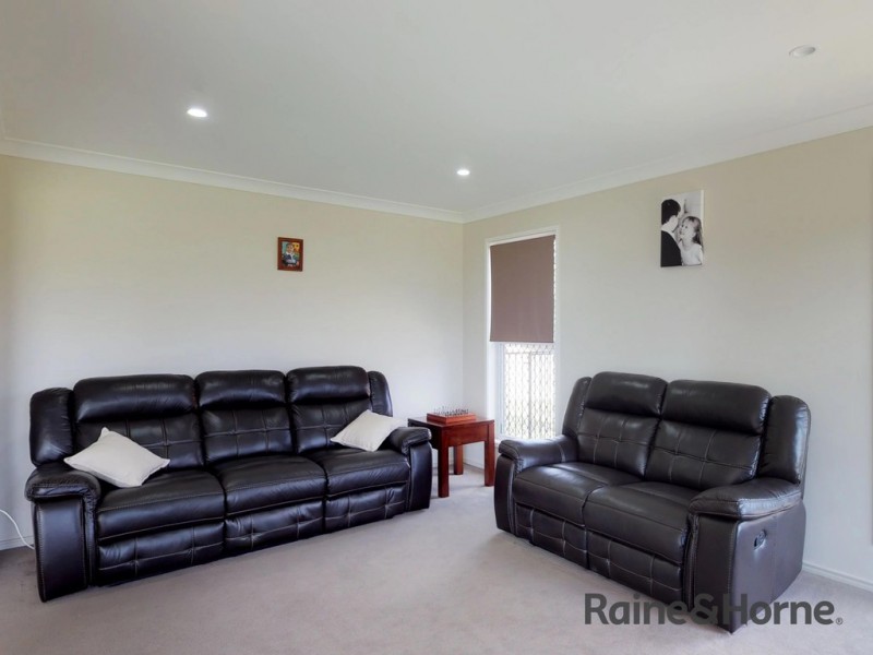200 Postle Street, Mount Rascal QLD 4350