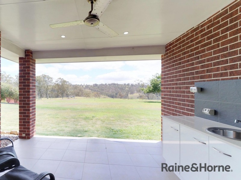 200 Postle Street, Mount Rascal QLD 4350