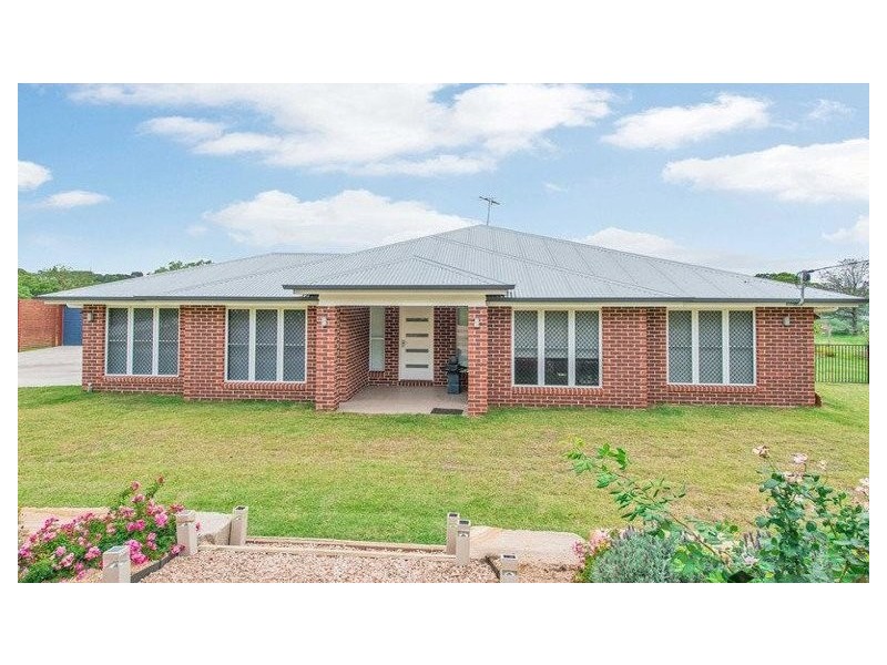 200 Postle Street, Mount Rascal QLD 4350