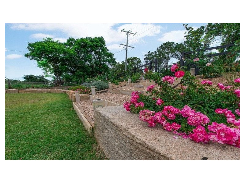 200 Postle Street, Mount Rascal QLD 4350