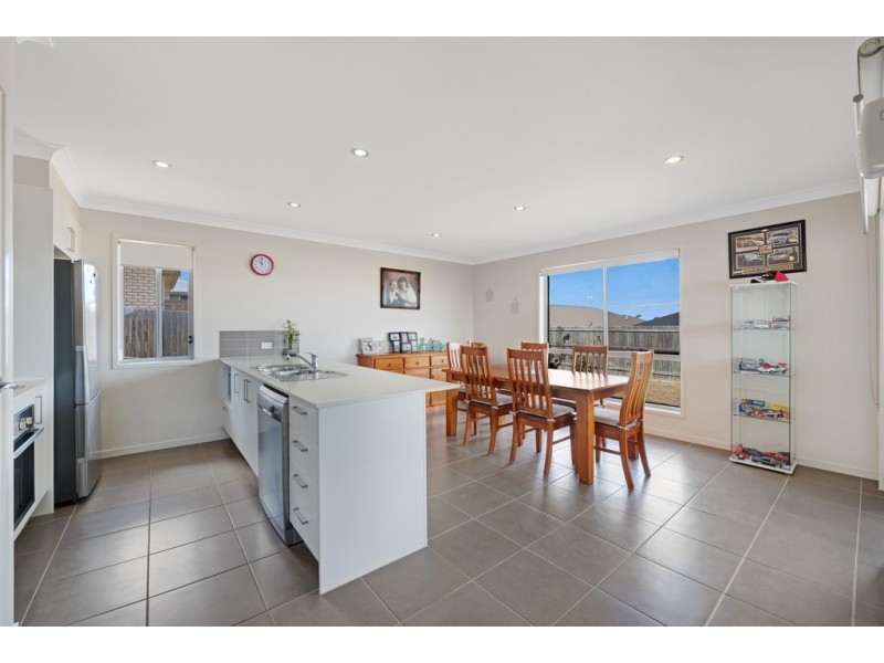 15 Wandoo Crescent, Westbrook QLD 4350