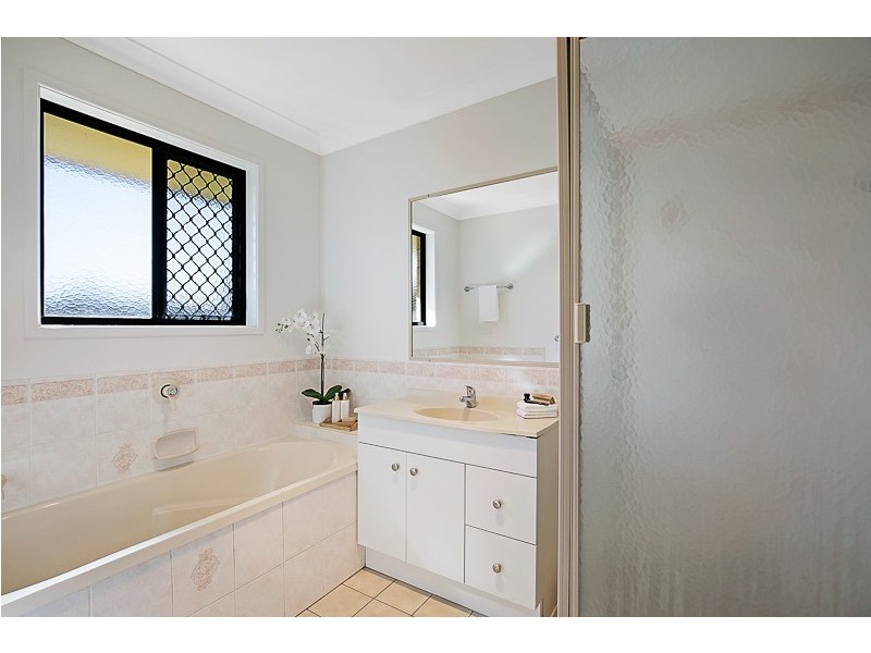 17 Oldfield Street, Middle Ridge QLD 4350