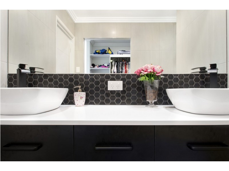 15 Velodrome Drive, Kearneys Spring QLD 4350