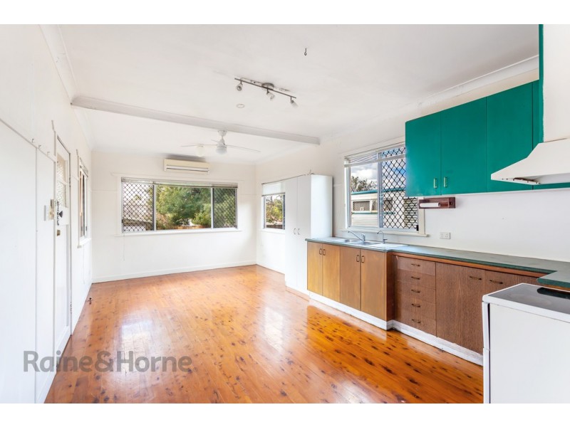 11 Pottinger Street, Newtown QLD 4350